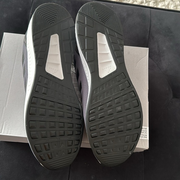 Adidas running shoes brand new never worn - Picture 4 of 4